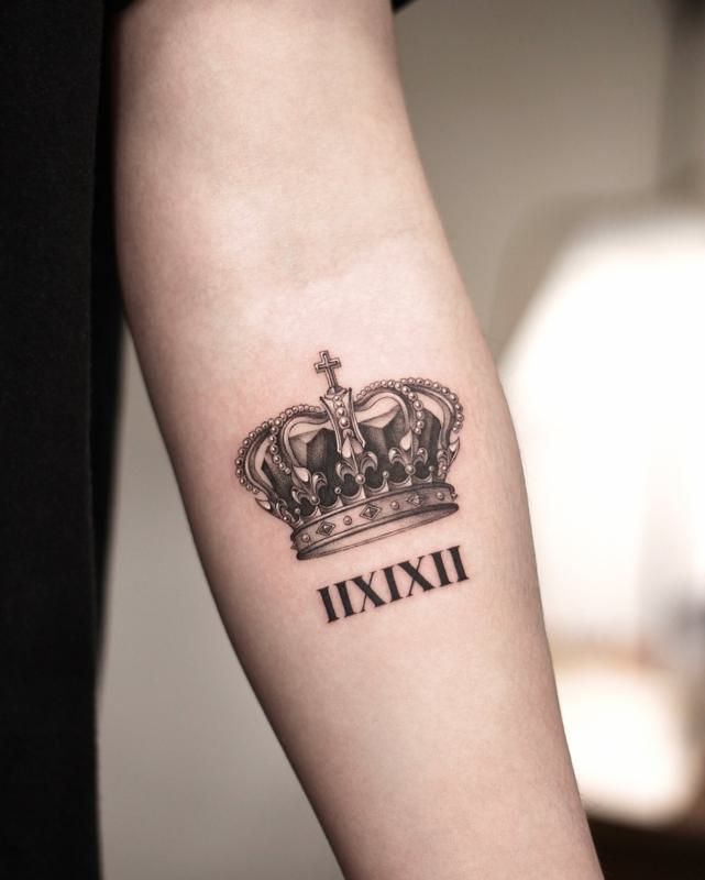27 Crown Tattoo Ideas : Minimalist, Feminine, and King-Inspired Designs for Men and Women