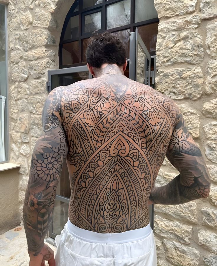 28 Ornamental Tattoo Ideas: Bold Blackwork, Baroque Flourishes, and Fineline Geometry