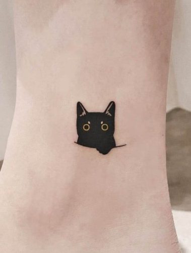 27 Cat Tattoo Ideas for the Finger