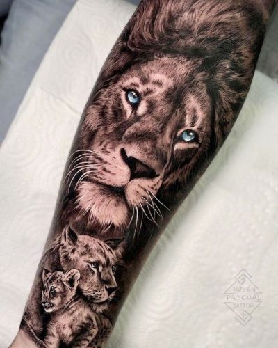 Leg Lion Tattoo: 22 Dynamic Designs for a Daring Look