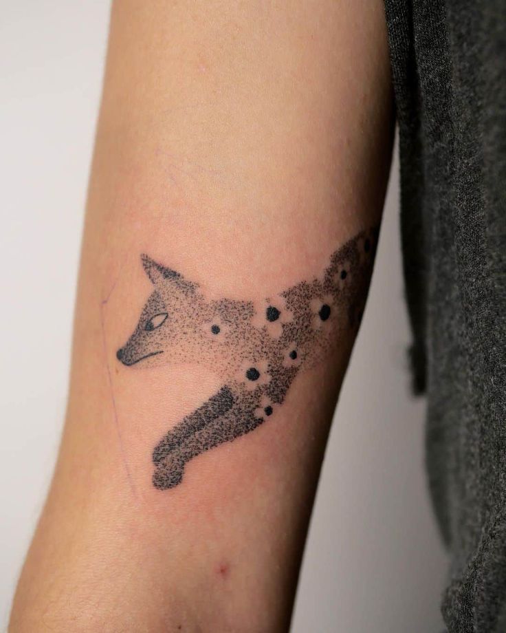 28 Fox Tattoo Ideas with Japanese Kitsune, Minimalist Sketches, Traditional Designs for Men and Women