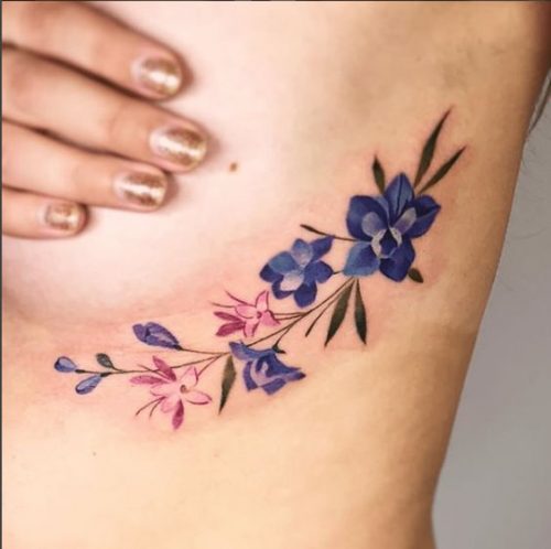 19 Captivating Rib Tattoo Ideas for Women