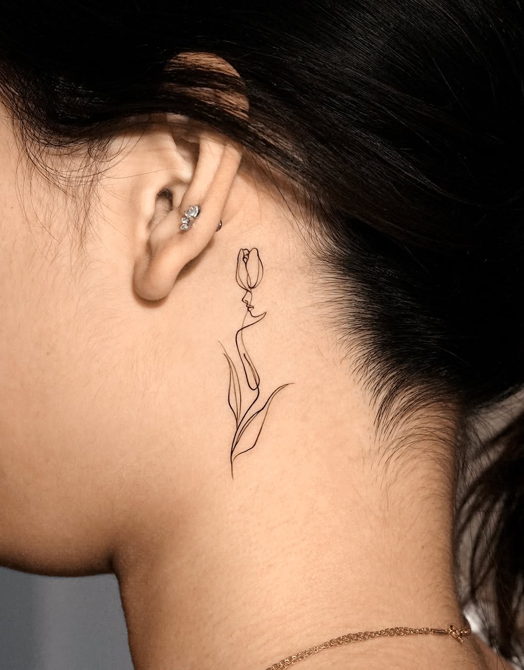 29 Tulip Tattoo Designs Full of Meaning and Style