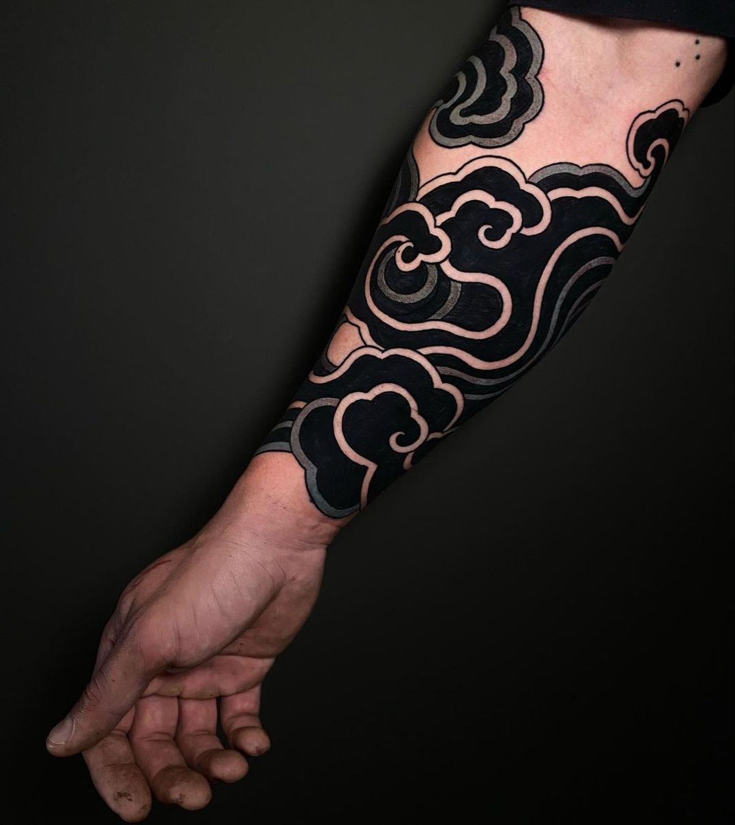 28 Ornamental Tattoo Ideas: Bold Blackwork, Baroque Flourishes, and Fineline Geometry