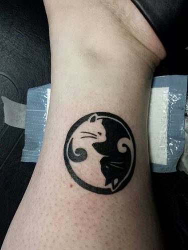 27 Cat Tattoo Ideas for the Foot