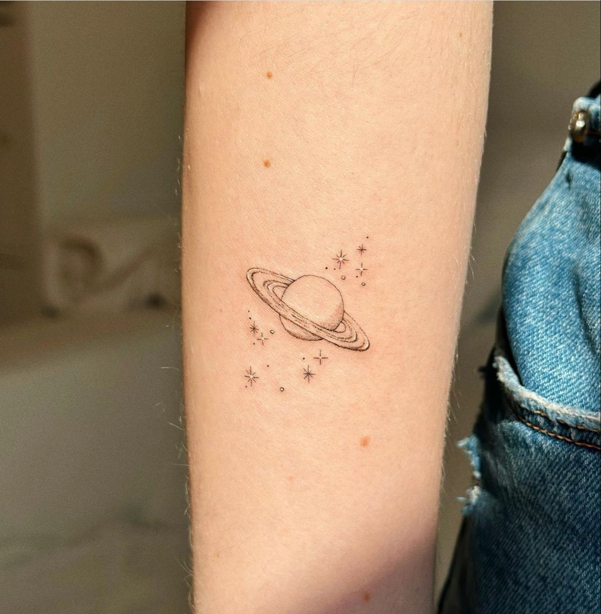 30 Saturn Tattoo Ideas: Meaning, Styles, and Real-Life Designs You ll Actually Want