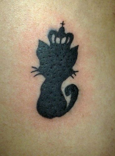 27 Cat Tattoo Ideas for the Finger