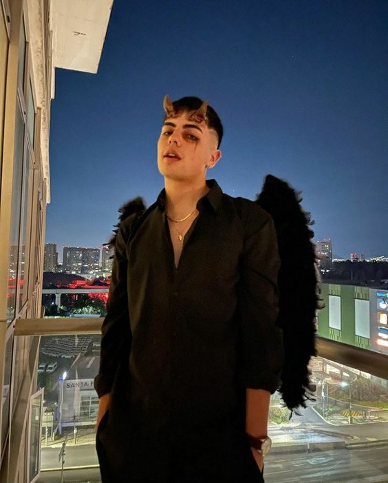 23 Halloween Outfits Ideas for Men in | Unique, Funny, and Scary Costumes | Easy DIY Ideas