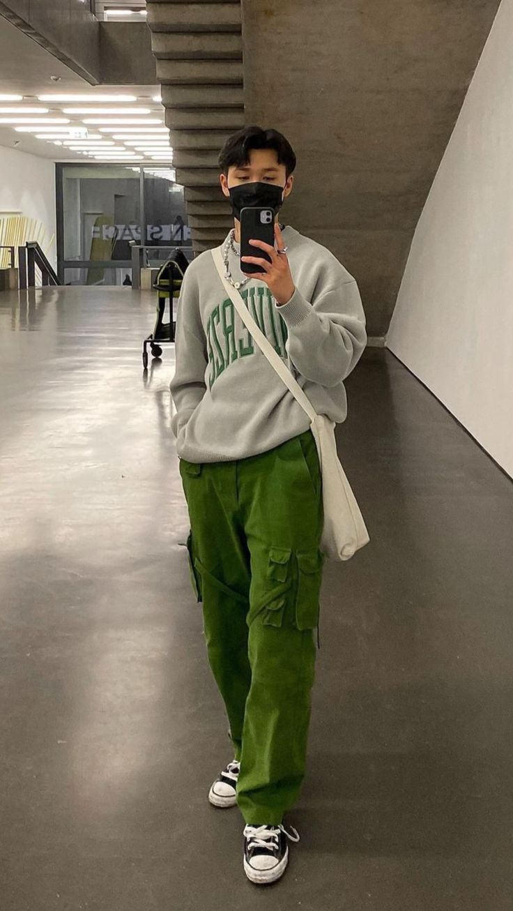 18 Stylish Green Fall Outfits for Men in Cozy Sweaters, Cool Jackets, and Trendy Looks