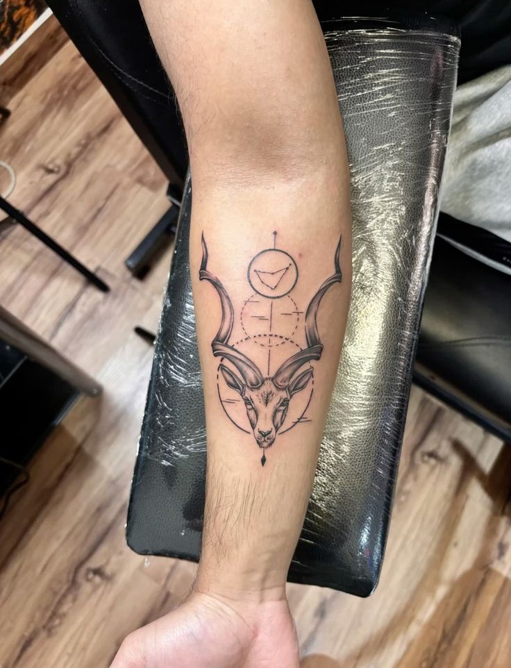 26 Capricorn Tattoo Ideas That Blend Zodiac Symbolism With Unique Designs