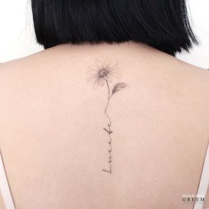 27 Delicate Spine Tattoo Ideas for Women