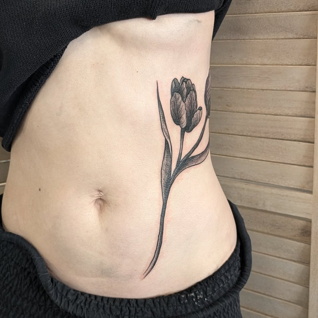 29 Tulip Tattoo Designs Full of Meaning and Style