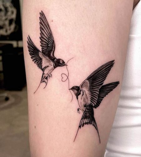 Swallow Tattoos : Discover 20 Unique and Symbolic Designs for Men and Women