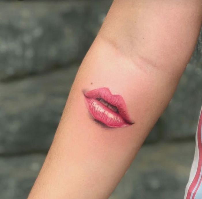 29 Lip Tattoo Ideas With Kiss Prints, Vampire Designs, Color Ideas, Shading, Placement Tips