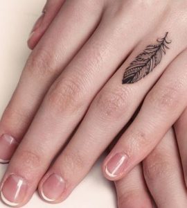 17 Trendy Finger Tattoo Ideas for Women