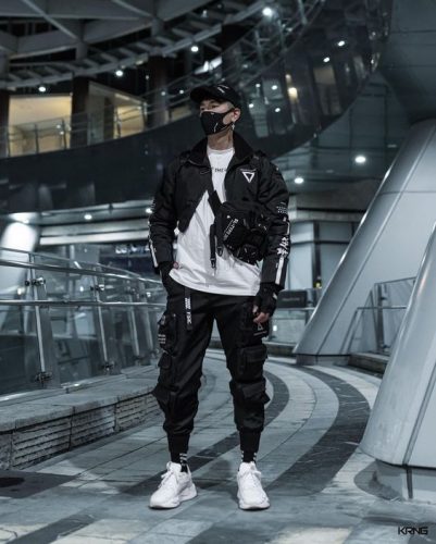 Explore 20 Techwear Styles for : Futuristic & Functional Men’s Urban Fashion