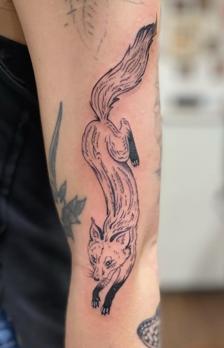 28 Fox Tattoo Ideas with Japanese Kitsune, Minimalist Sketches, Traditional Designs for Men and Women