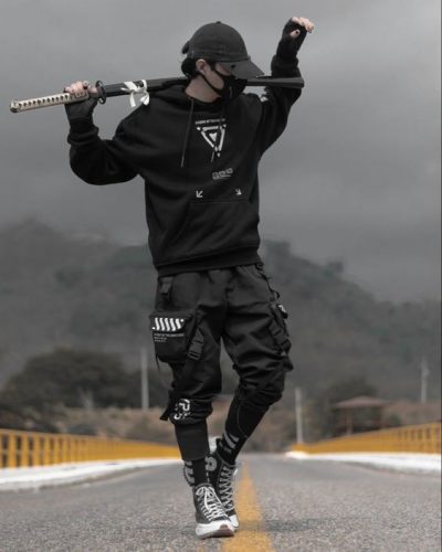Explore 20 Techwear Styles for : Futuristic & Functional Men’s Urban Fashion