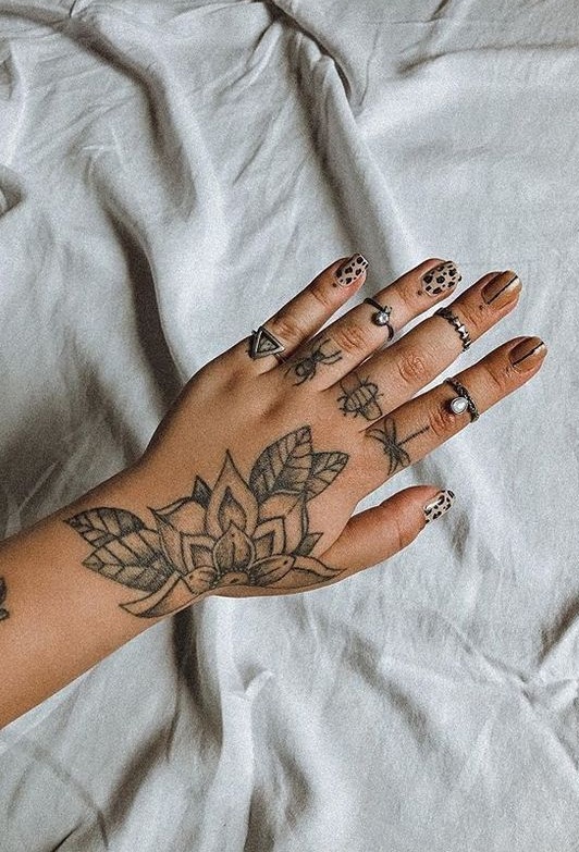 27 Ideas Hand Tattoo : Designs That Redefine Personal Expression