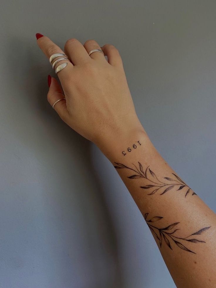 27 Leaf Tattoos Designs for Guys & Girls Fine line, Sleeve, Under breast & Autumn ink Concepts