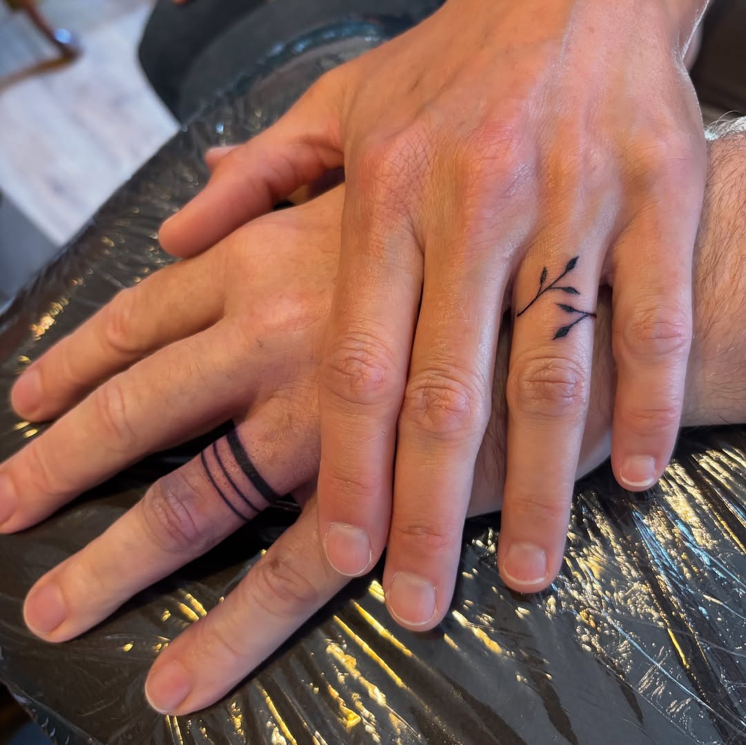 31 Ring Tattoo Ideas: Modern Bands, Meaningful Symbols & Subtle Couples Ink
