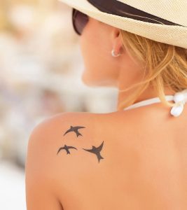 23 Fashionable Shoulder Tattoo Ideas for Women