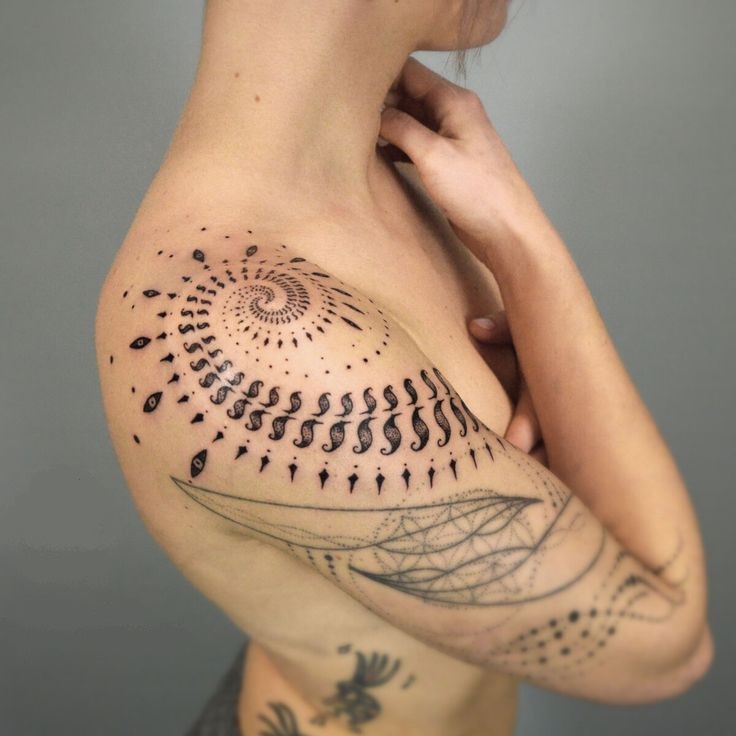 25 Inspiring Shoulder Cap Tattoo Ideas for Men and Women