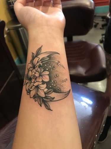 20 Moon Flower Tattoo Ideas: Graceful and Mystical Floral Designs