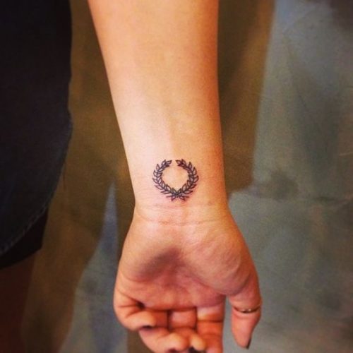 20 Chic Wrist Tattoo Ideas for Women