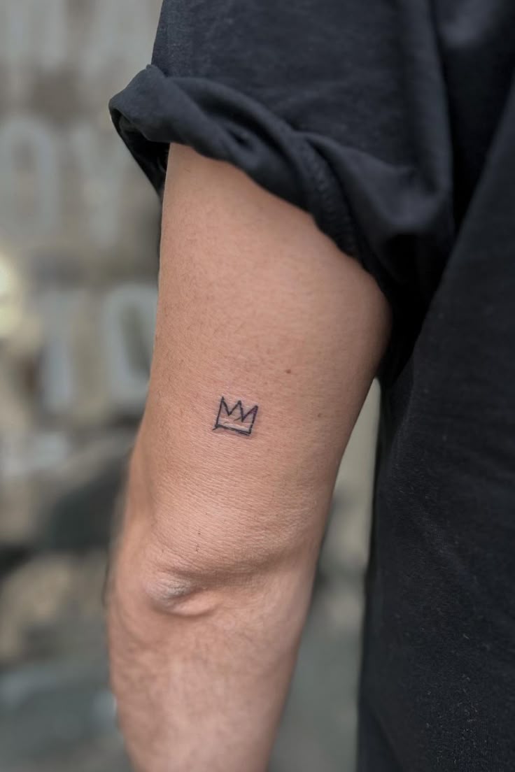 25 Ideas Simple Tattoos Men : Designs That Speak with Subtle Power