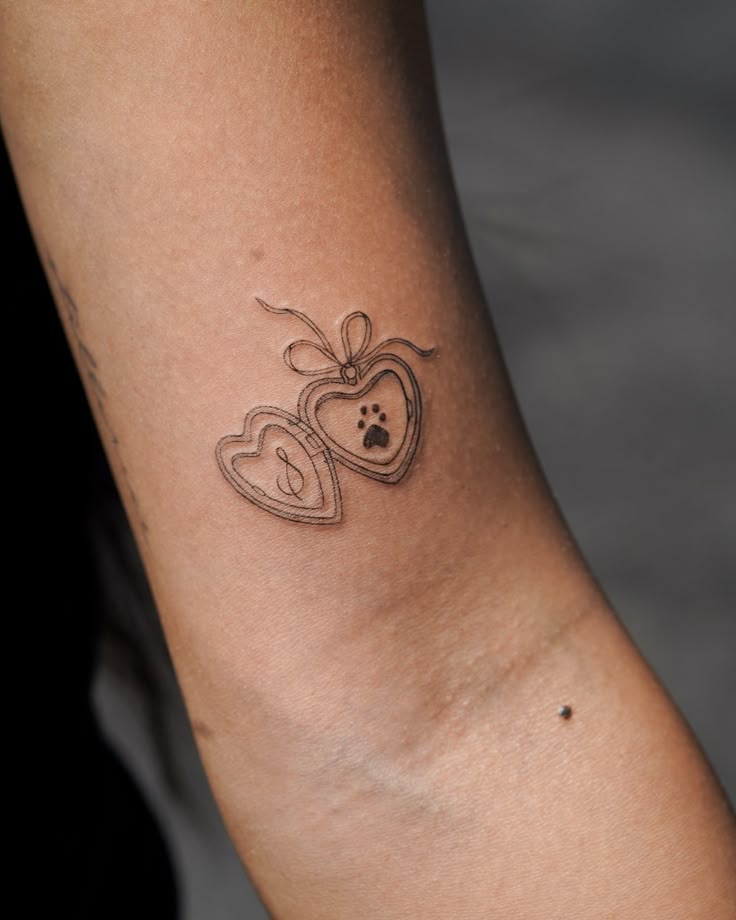 28 Paw Print Tattoo Ideas for Dog & Cat Lovers Memorial, Floral, Watercolor, Fine Line