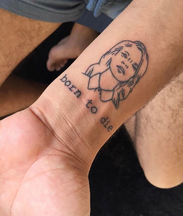 30 Born to Die Tattoo Ideas : Aesthetic Lettering, Stomach and Collarbone Placement