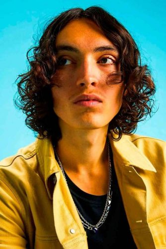 15 Trending Men’s Shoulder Length Hairstyles for : Curly, Braided, Undercut Styles