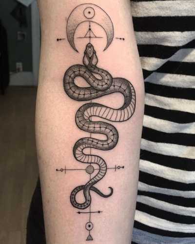 25 Empowering Snake Tattoos for Women