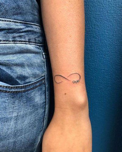 19 Dainty Wrist Tattoos for Women: Timeless and Trending Ideas for