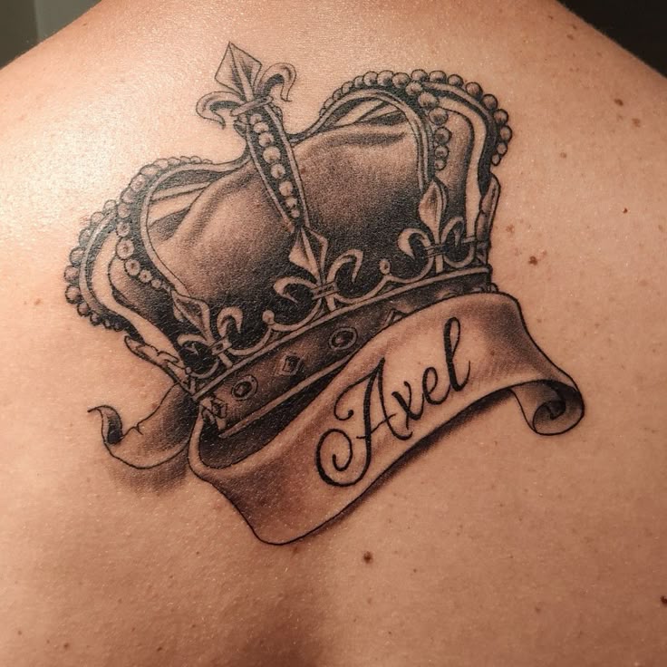 27 Crown Tattoo Ideas : Minimalist, Feminine, and King-Inspired Designs for Men and Women
