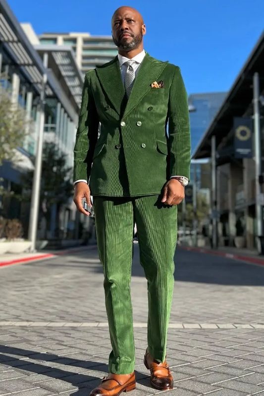 18 Stylish Green Fall Outfits for Men in Cozy Sweaters, Cool Jackets, and Trendy Looks