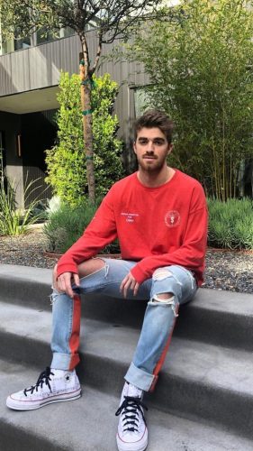 ’s Ultimate Guide: 18 Stylish Men’s Sneakers and Jeans Outfits | Fashion Forward Trends