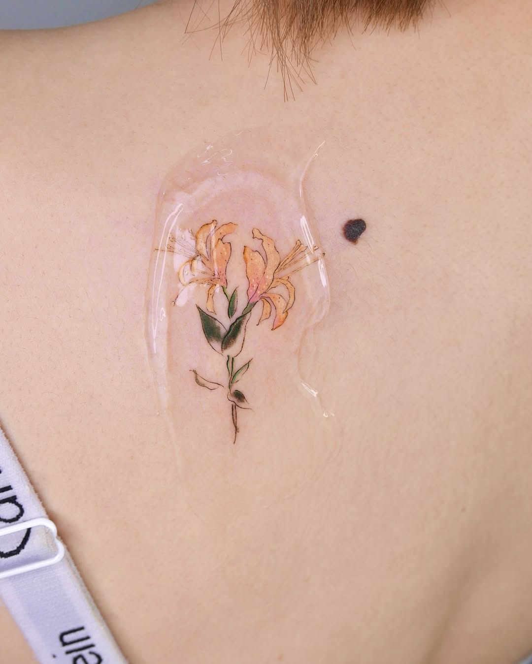 29 Honeysuckle Tattoo Ideas with Fine Line, Neo Traditional, Coral, and American Traditional Designs