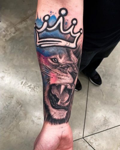 17 Lion Tattoo on Hand: Bold and Powerful Design Ideas