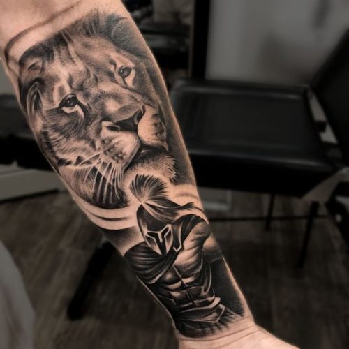 19 Express Strength with a Lion Tattoo on Forearm: Design Inspiration