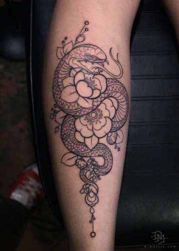 29 Snake and Flower Tattoos Ideas