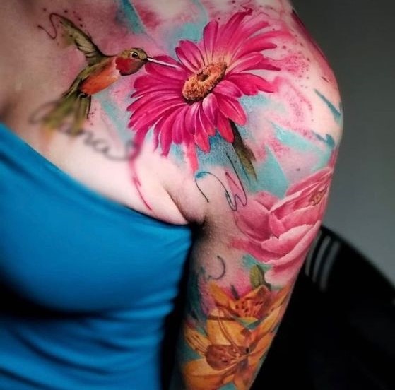 25 Inspiring Shoulder Cap Tattoo Ideas for Men and Women