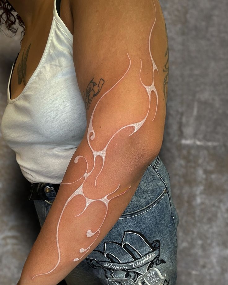 30 White Ink Tattoo Ideas for Dark Skin, Tan, Pale, Brown, Fine Line, Spider, Lightning, Healed Designs