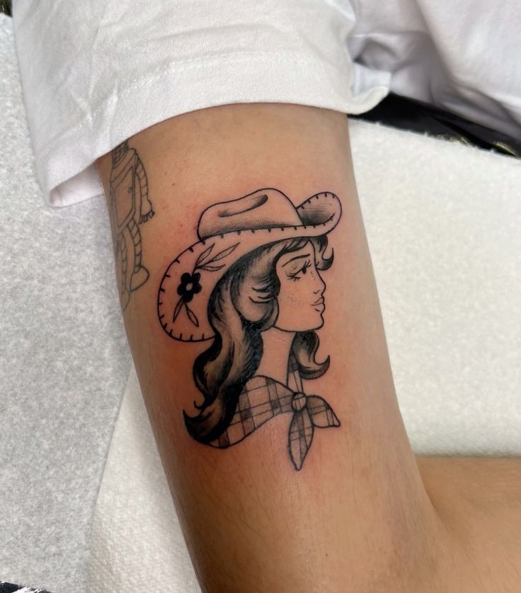 29 Pin Up Girl Tattoo Ideas: Vintage Attitude for Modern Skin