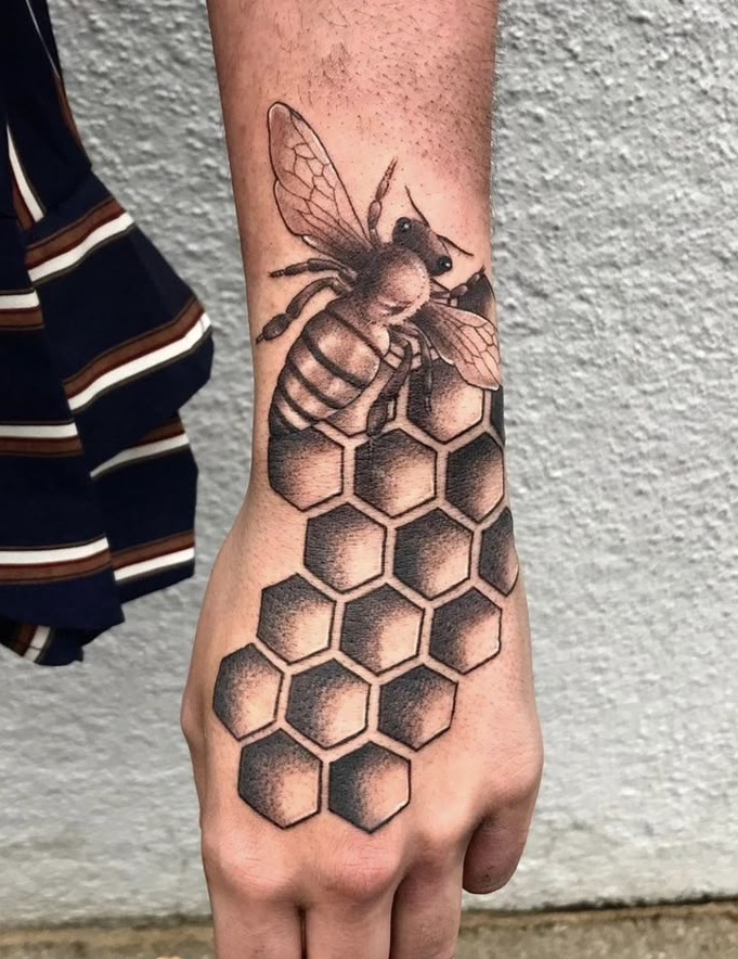 29 Ideas Wrist Tattoo : From Minimalist Statements to Bold Expressions