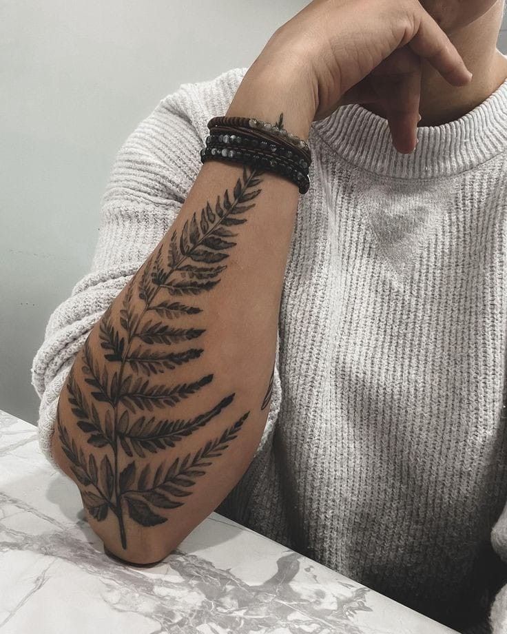 29 Fern Tattoo Ideas: Nature s Most Elegant Lines, From Shoulder Fronds to Hip Vines