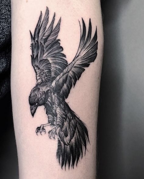 28 Unique Crow Tattoo Ideas Blackwork, Traditional, Flying, Viking, Sleeve, and Minimalist Designs