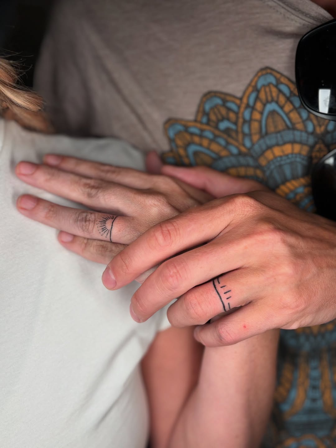 31 Ring Tattoo Ideas: Modern Bands, Meaningful Symbols & Subtle Couples Ink