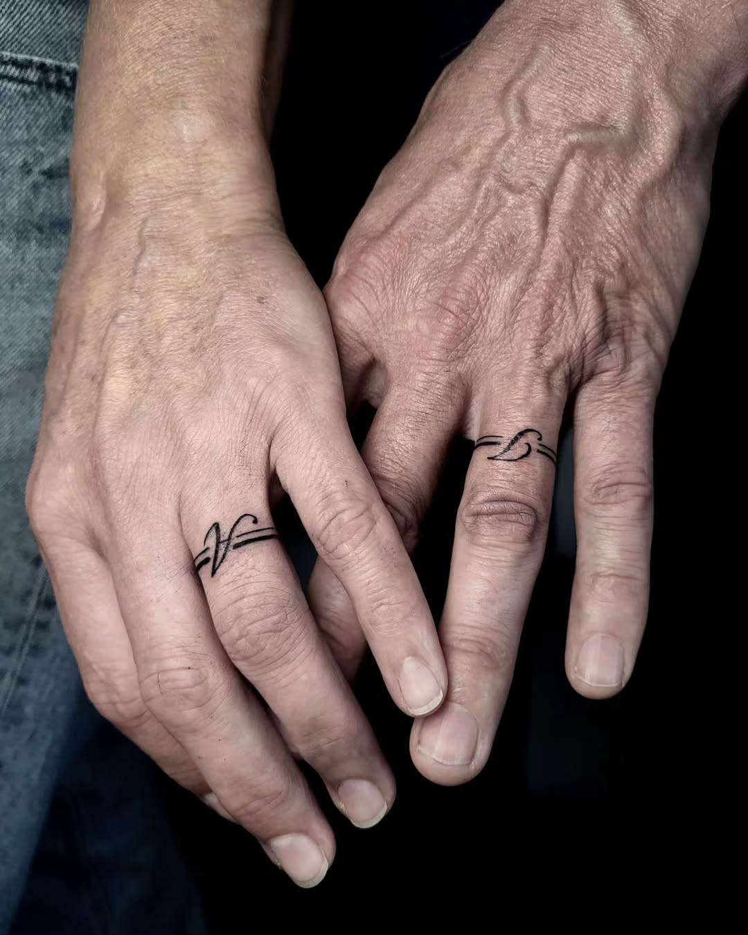 31 Ring Tattoo Ideas: Modern Bands, Meaningful Symbols & Subtle Couples Ink